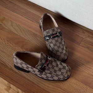 Gucci Vintage  GG Beige‎ Canvas Women’s Loafers Size 9